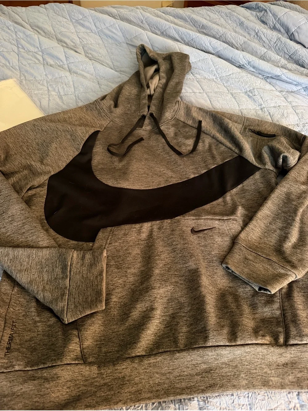 Nike Therma-Fit Grey Hoodie with Large Black Swoosh Men’s Size Large